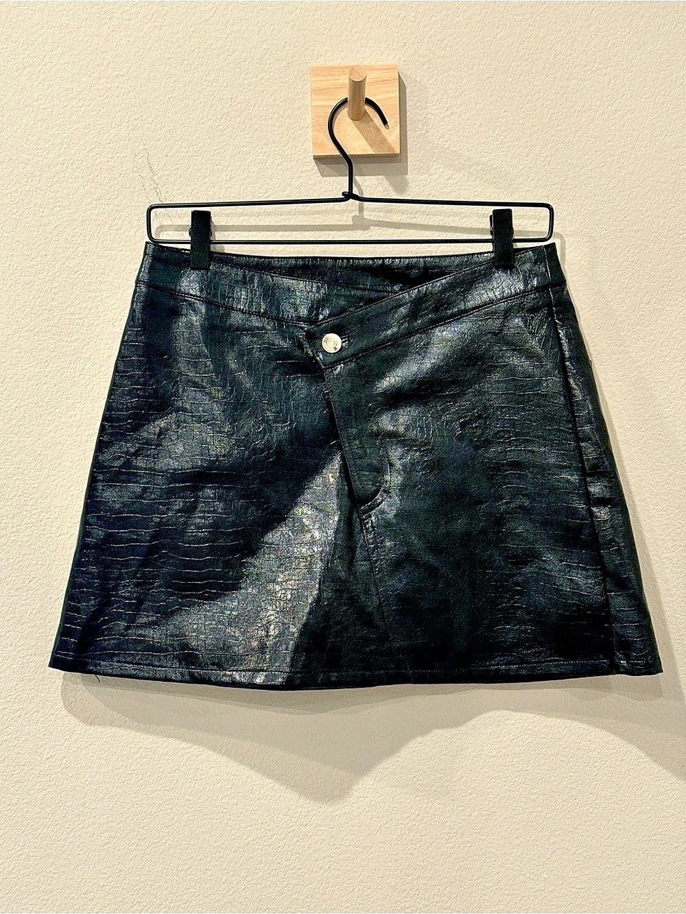 Ronny Kobo Faux Leather Croc Mini Skirt in Black Size 8 Grunge Edgy Goth Classic